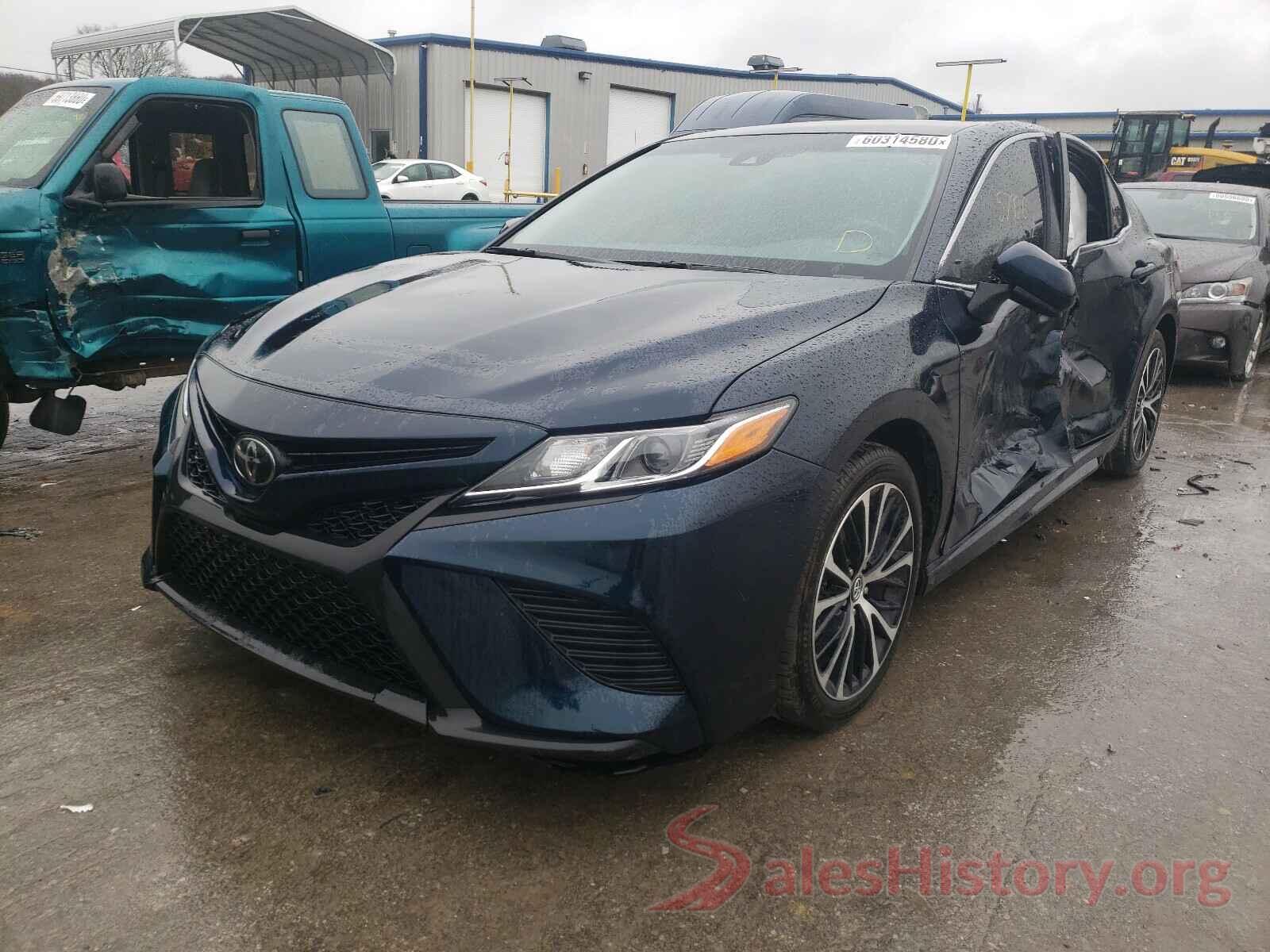 4T1B11HK8JU621039 2018 TOYOTA CAMRY