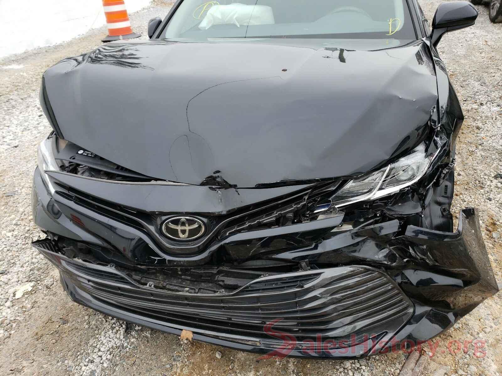 4T1B11HK3JU040158 2018 TOYOTA CAMRY