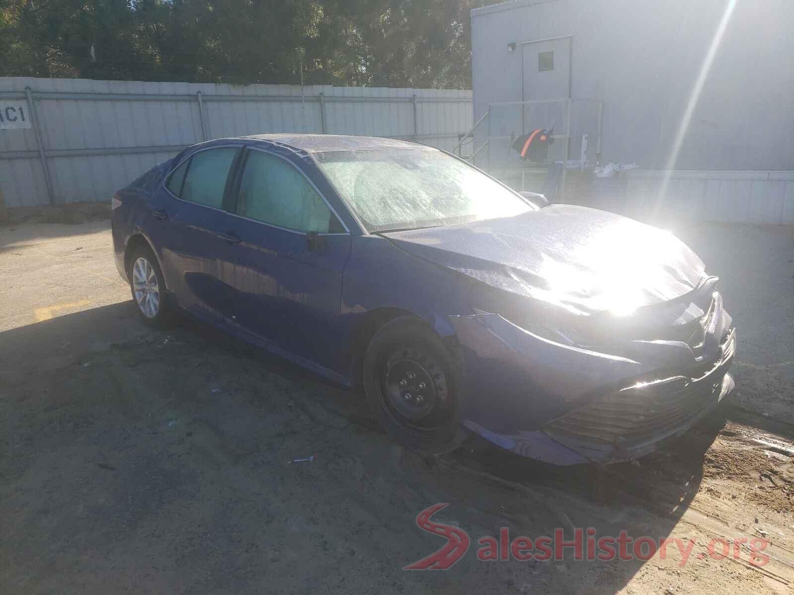 4T1B11HK3JU509068 2018 TOYOTA CAMRY