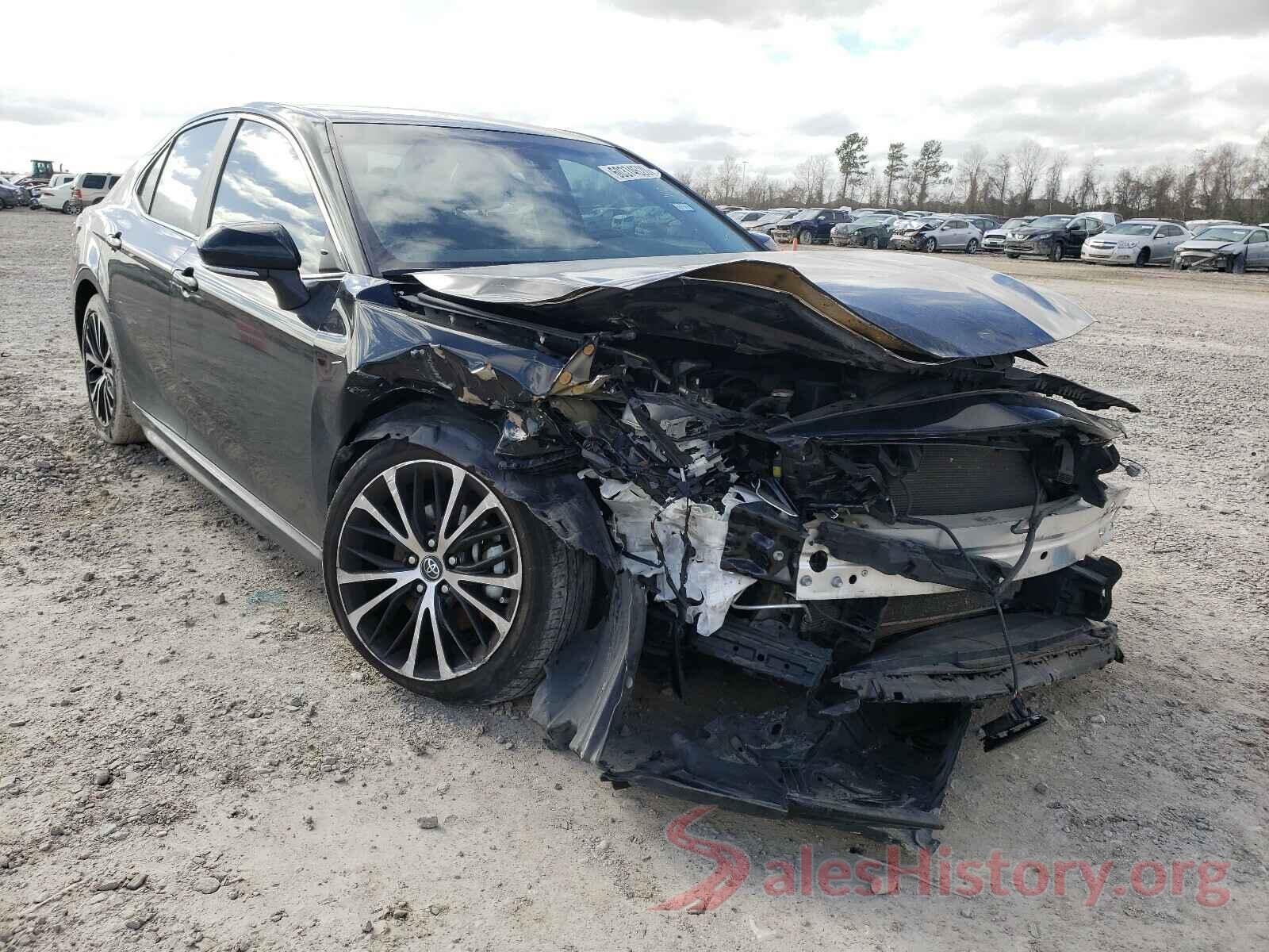 4T1B11HK1JU029501 2018 TOYOTA CAMRY