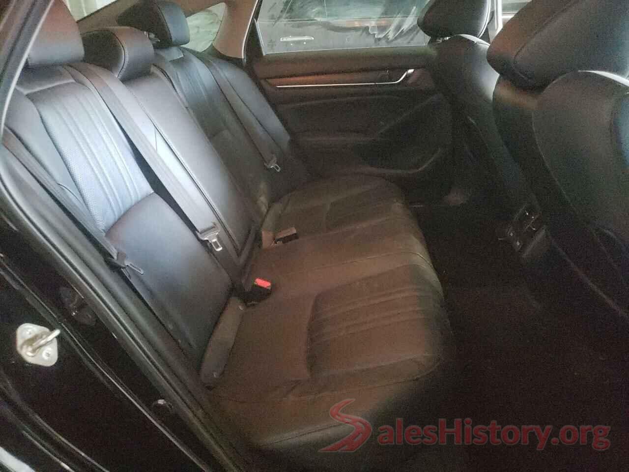 1HGCV2F92JA018433 2018 HONDA ACCORD