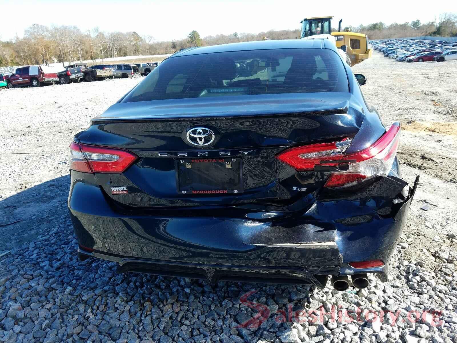 4T1B11HK8JU633658 2018 TOYOTA CAMRY