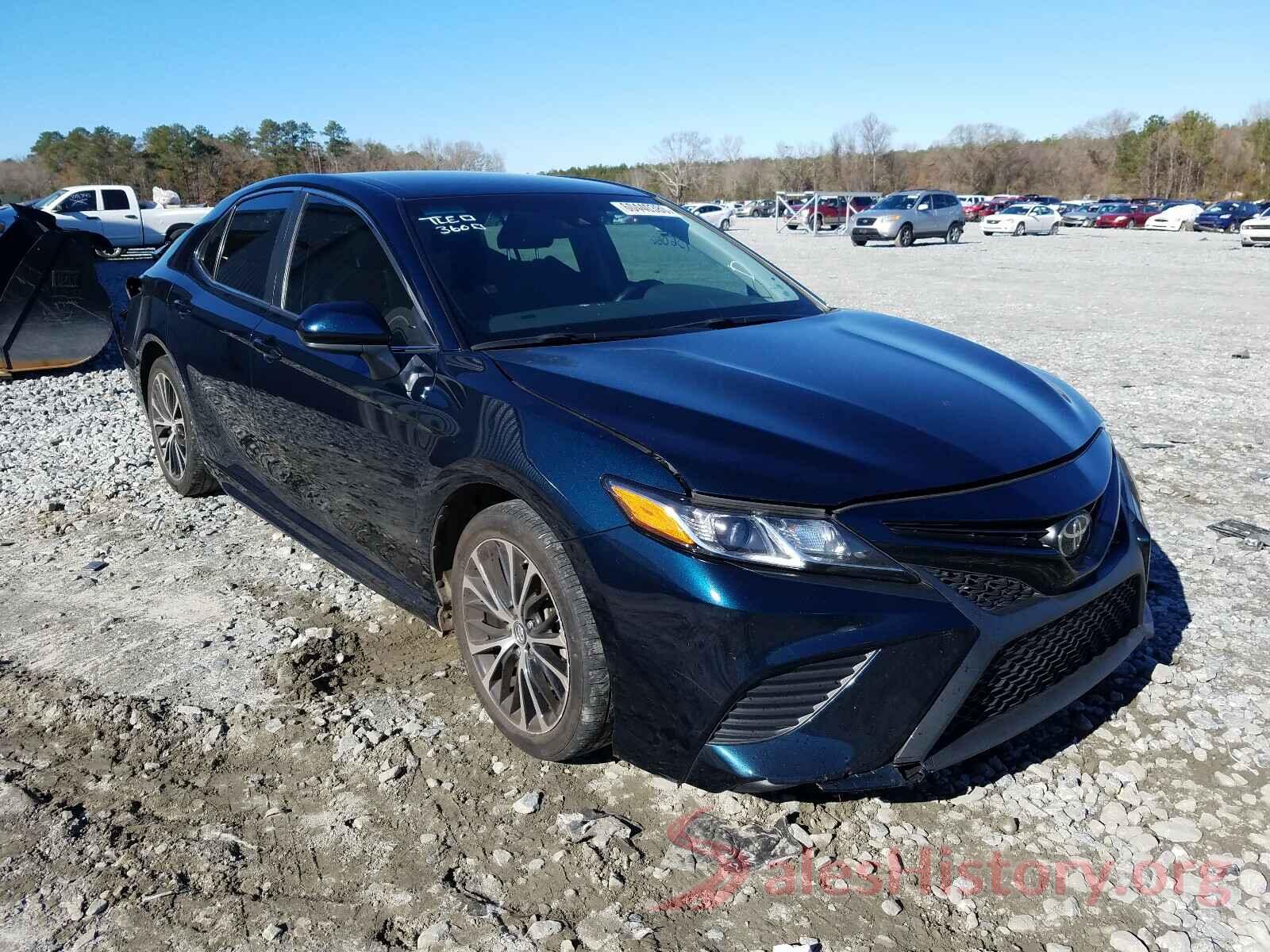 4T1B11HK8JU633658 2018 TOYOTA CAMRY