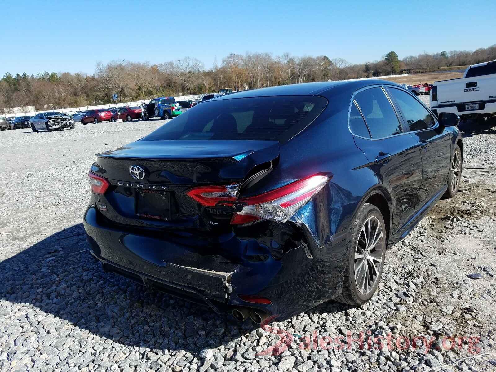 4T1B11HK8JU633658 2018 TOYOTA CAMRY