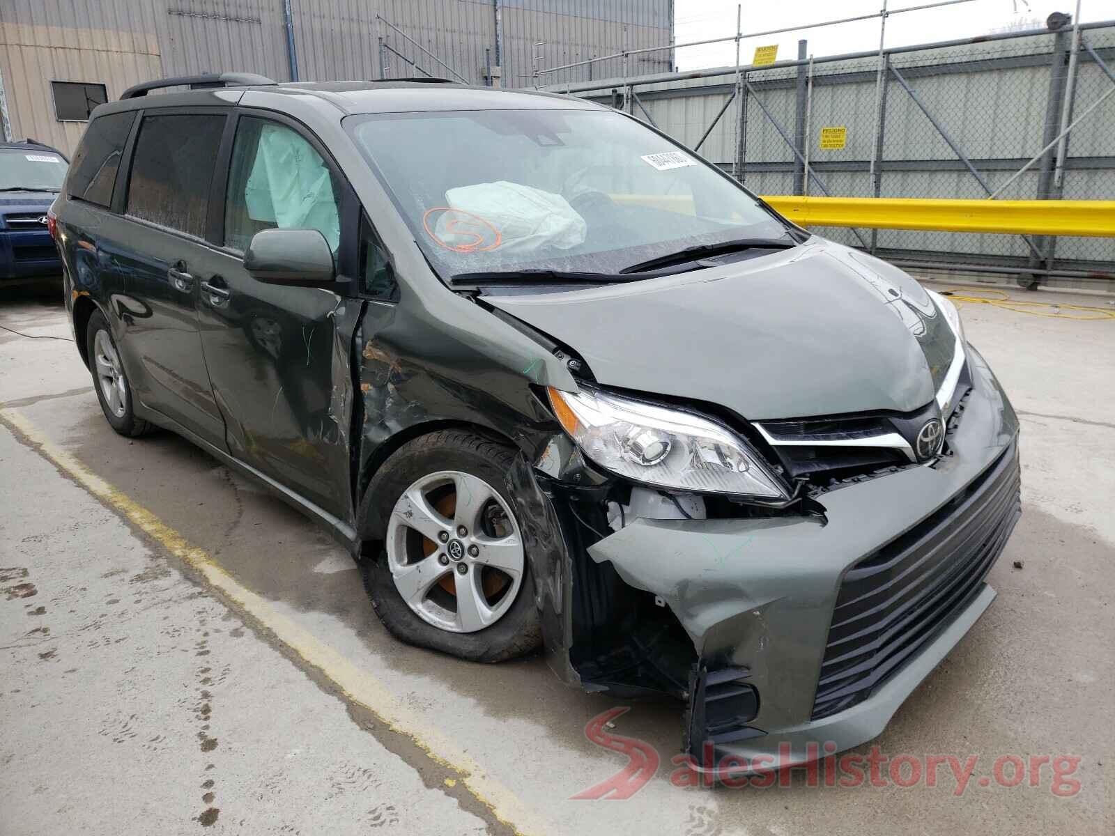 5TDKZ3DC1JS957305 2018 TOYOTA SIENNA