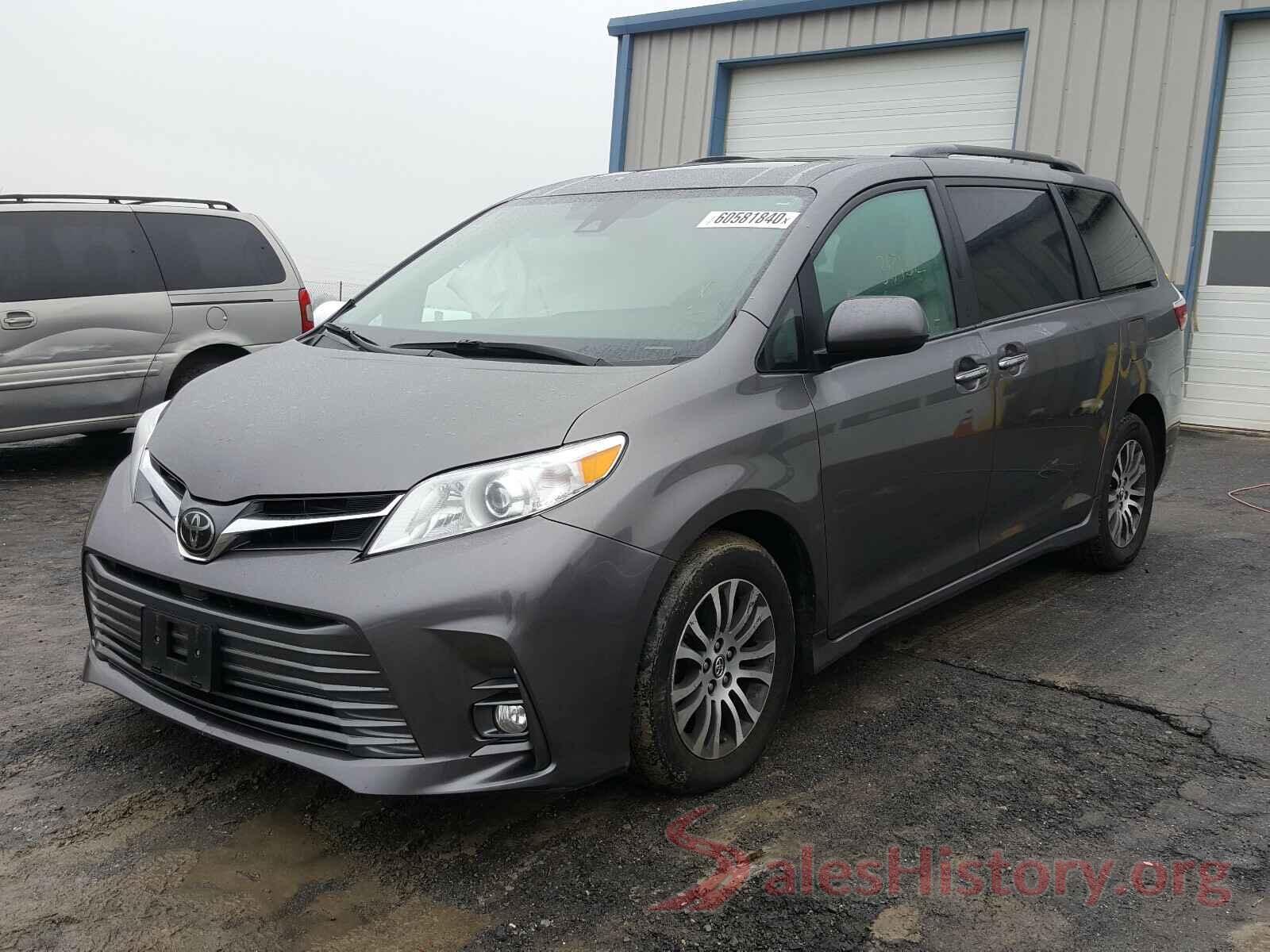 5TDYZ3DC2JS937705 2018 TOYOTA SIENNA