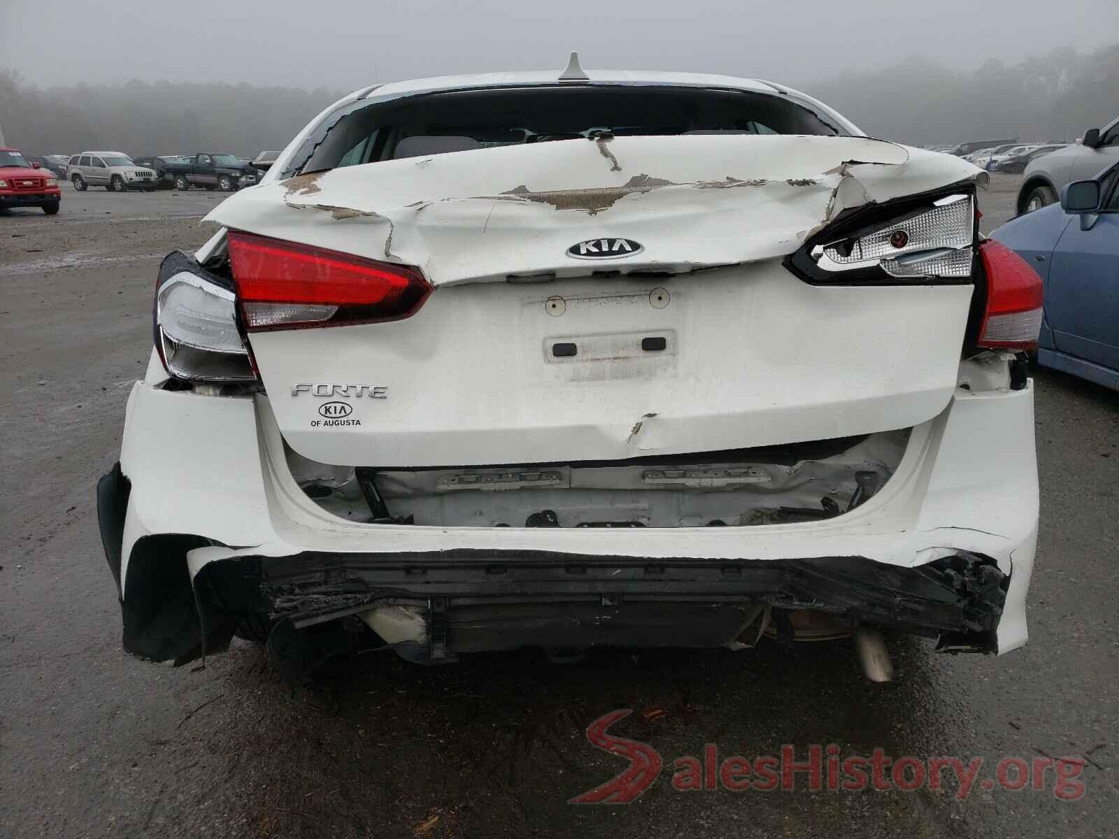 3KPFK4A75JE167681 2018 KIA FORTE