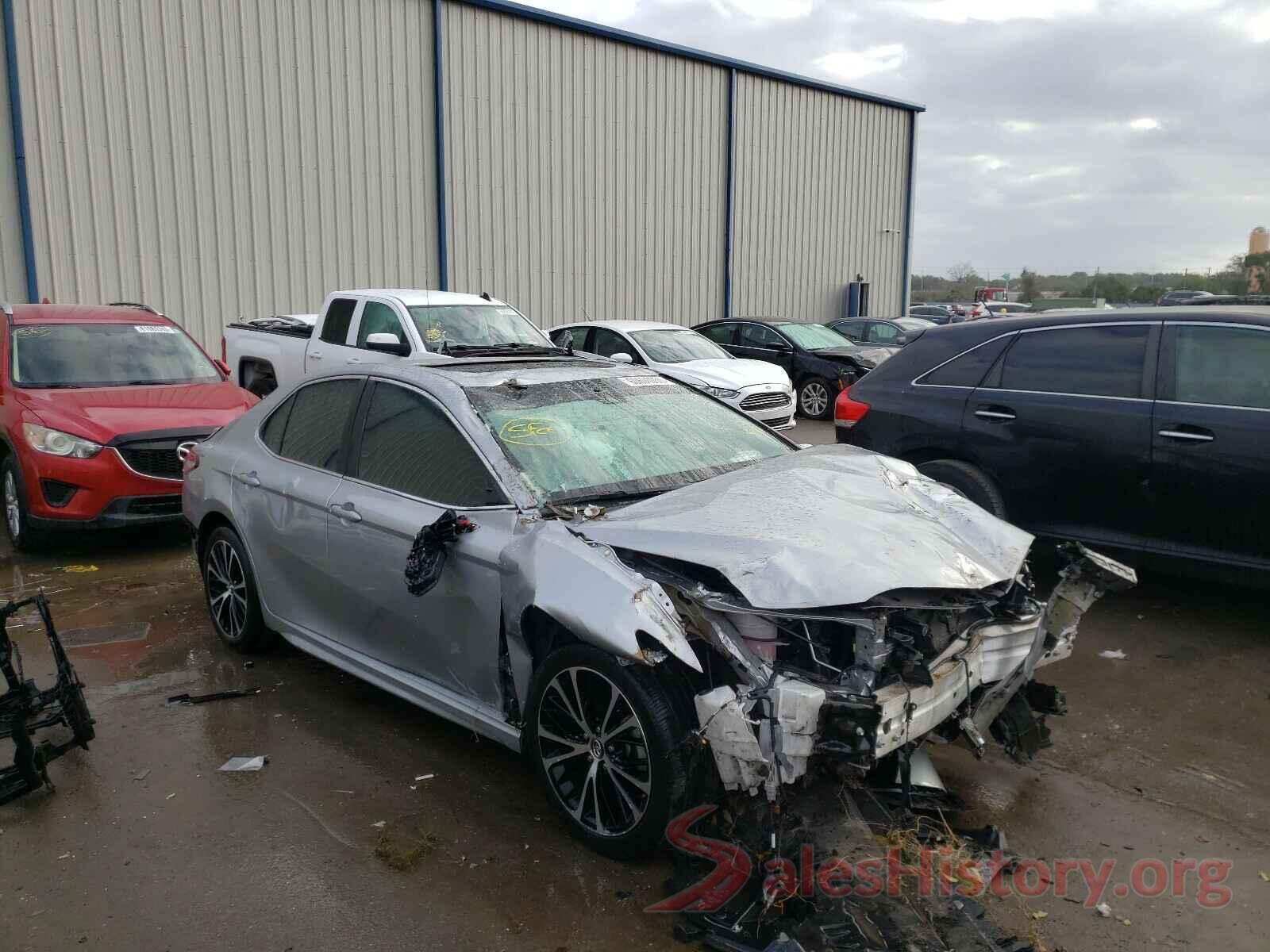 4T1B11HK0JU139035 2018 TOYOTA CAMRY