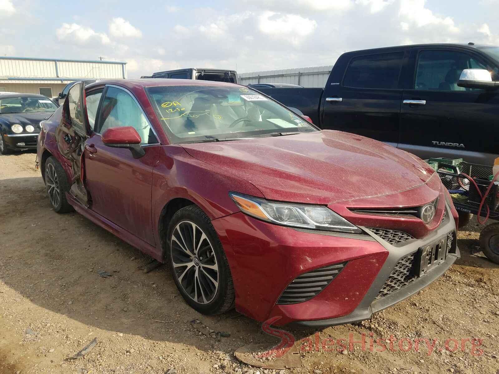 4T1B11HK9JU653157 2018 TOYOTA CAMRY