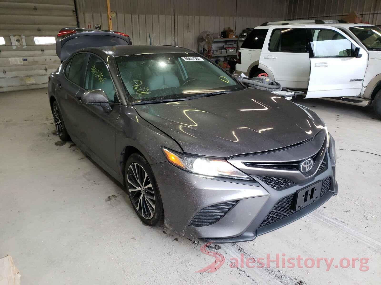 4T1B11HK4JU154203 2018 TOYOTA CAMRY