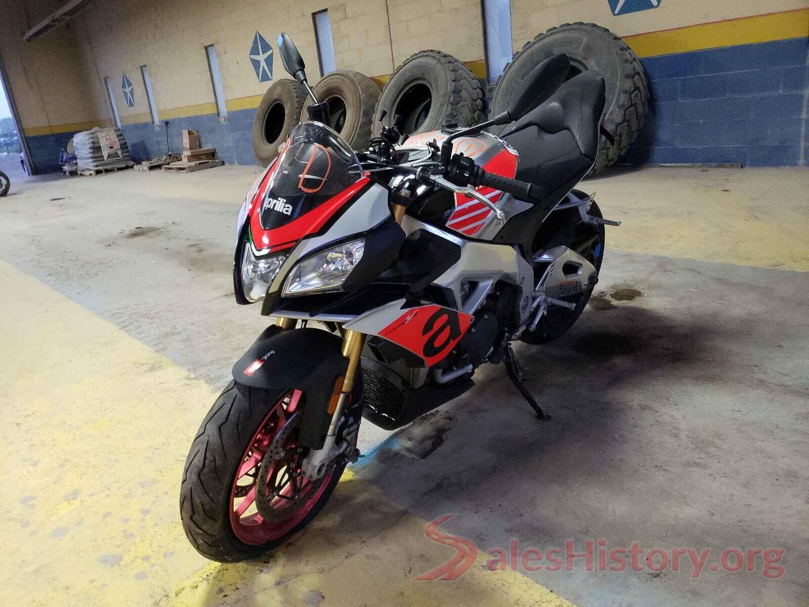 ZD4KGU009JS000875 2018 APRILIA TUONO