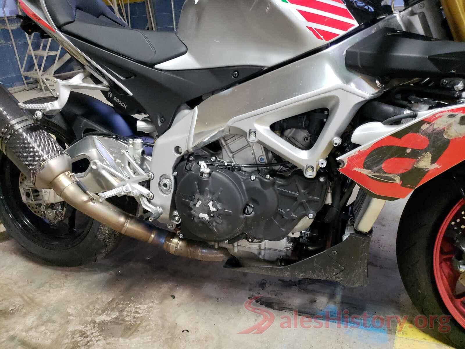 ZD4KGU009JS000875 2018 APRILIA TUONO