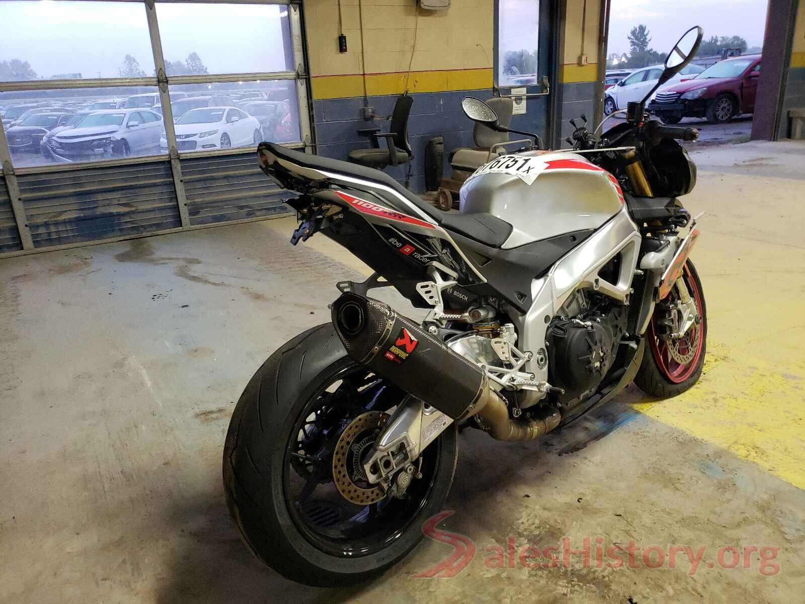 ZD4KGU009JS000875 2018 APRILIA TUONO