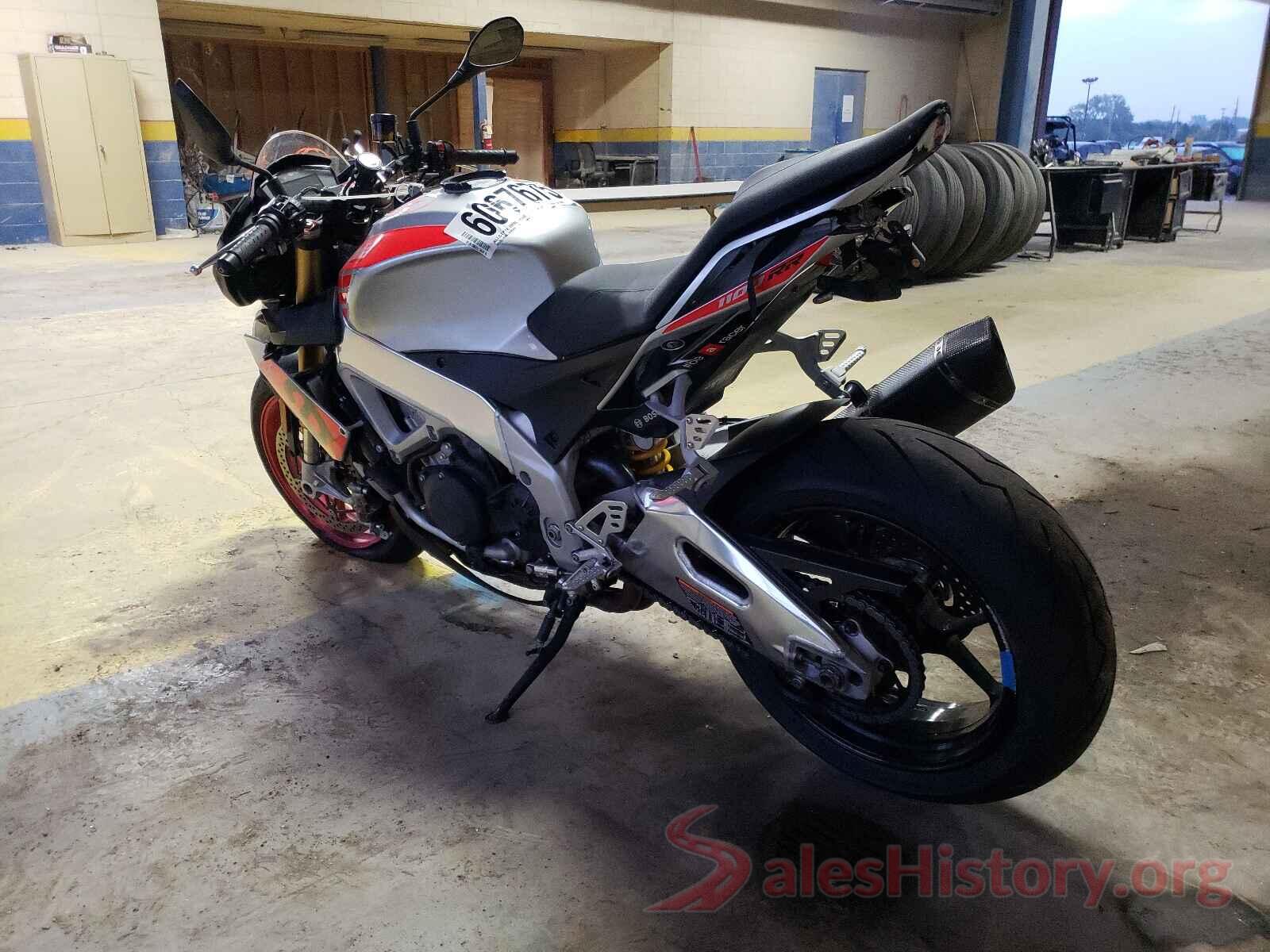 ZD4KGU009JS000875 2018 APRILIA TUONO