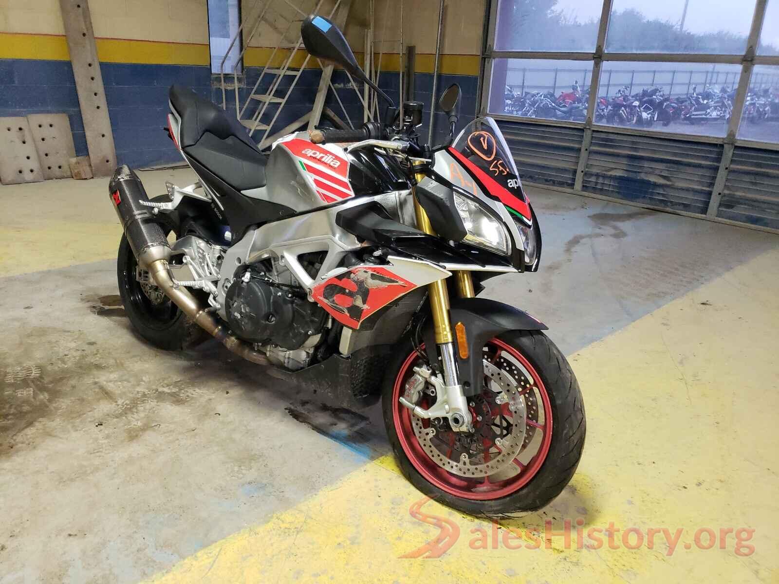 ZD4KGU009JS000875 2018 APRILIA TUONO