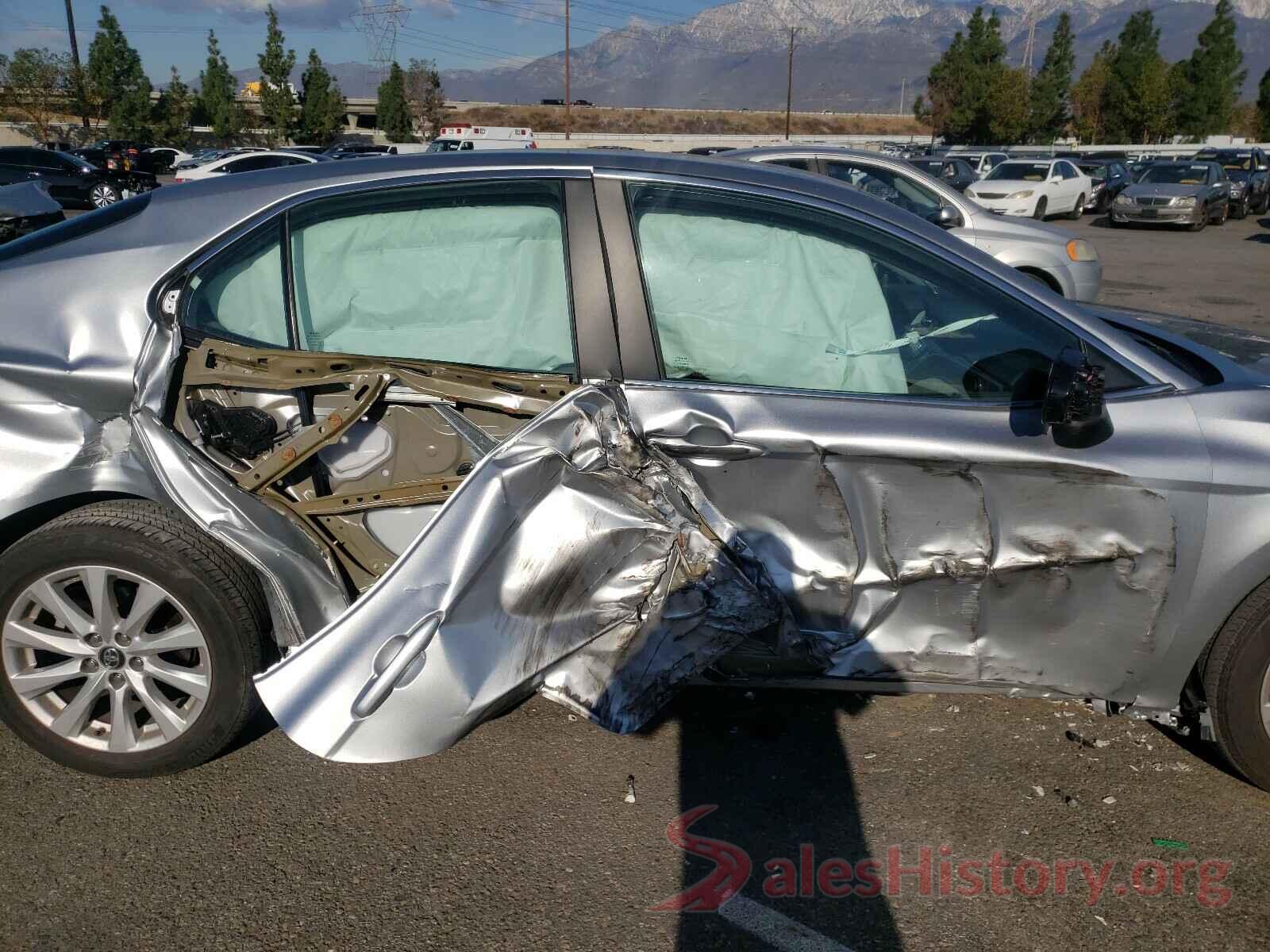 4T1B11HK7JU054080 2018 TOYOTA CAMRY