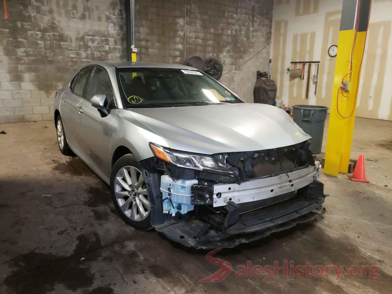 4T1B11HKXJU070323 2018 TOYOTA CAMRY