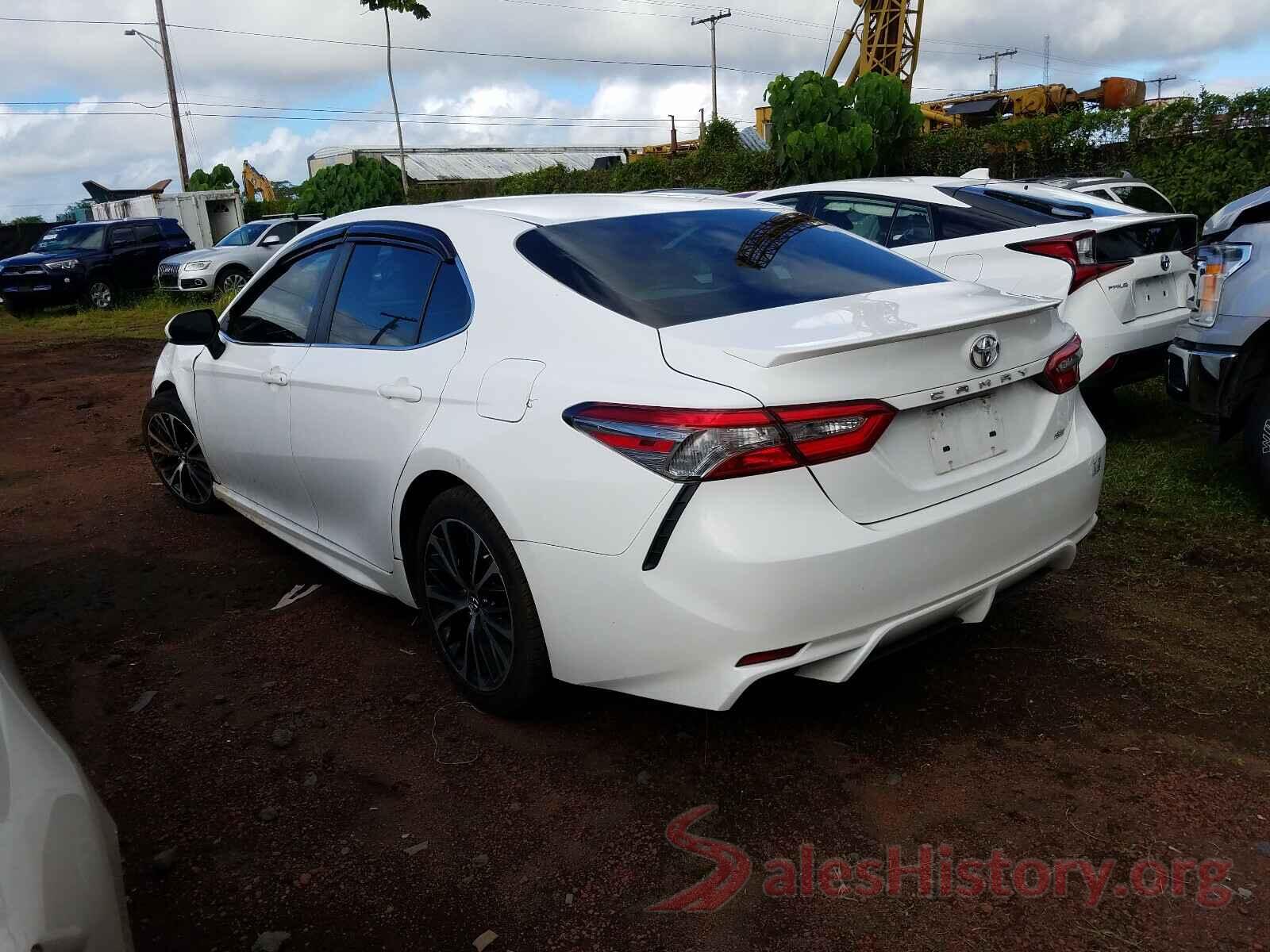 4T1B11HK8JU001811 2018 TOYOTA CAMRY