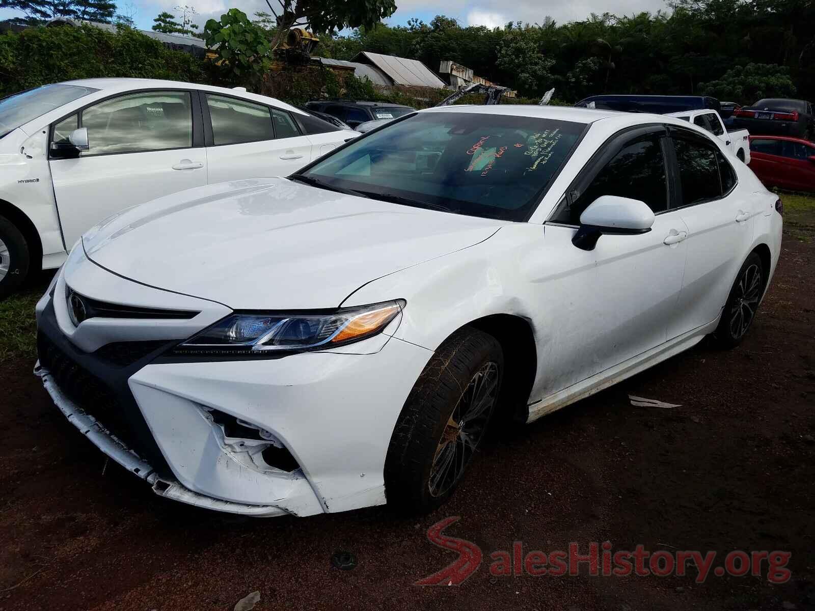 4T1B11HK8JU001811 2018 TOYOTA CAMRY