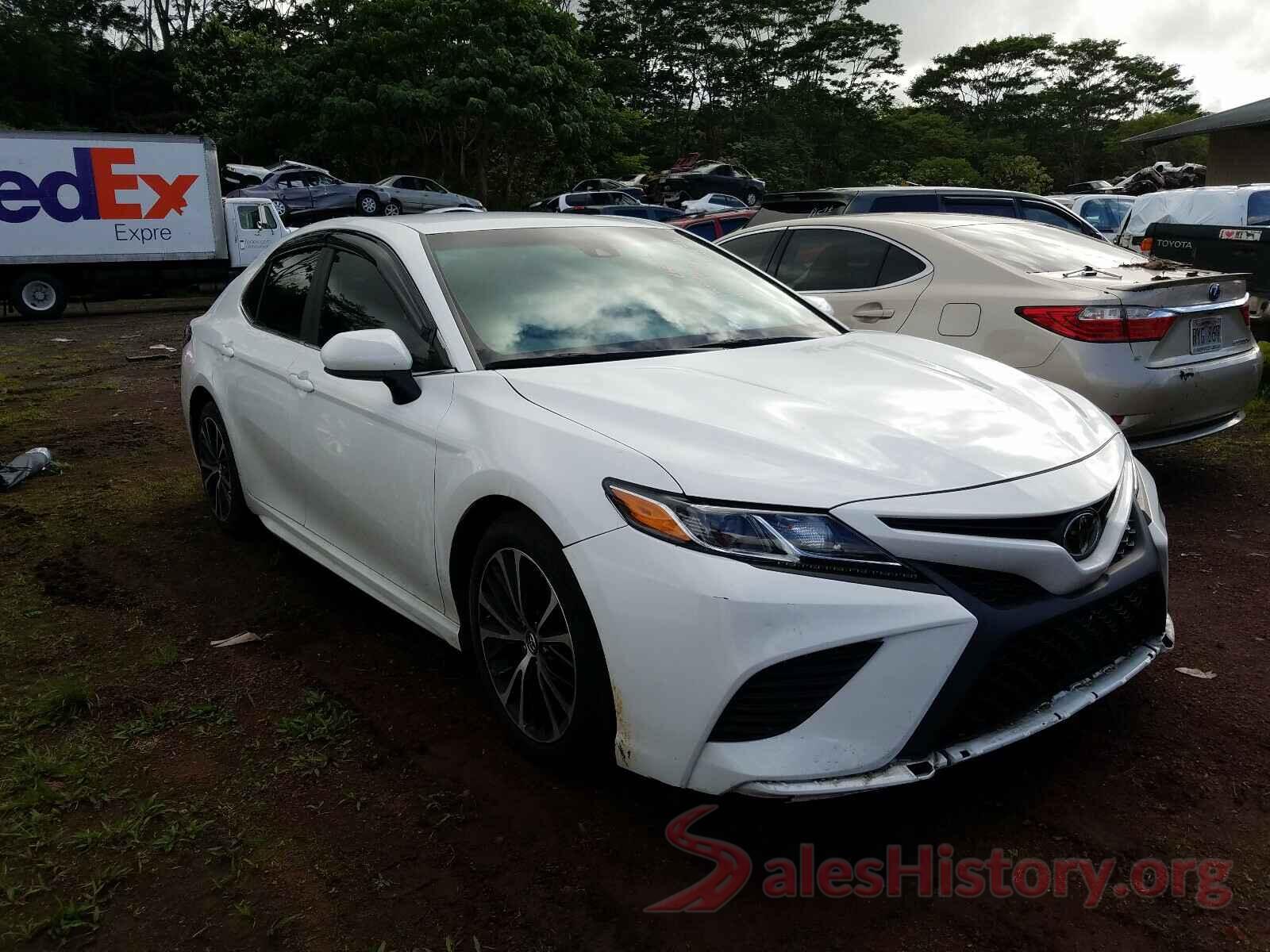 4T1B11HK8JU001811 2018 TOYOTA CAMRY