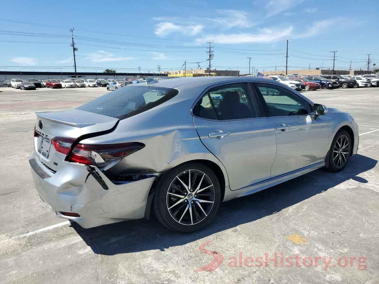 4T1T11AK9NU697163 2022 TOYOTA CAMRY