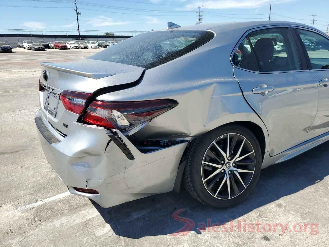 4T1T11AK9NU697163 2022 TOYOTA CAMRY