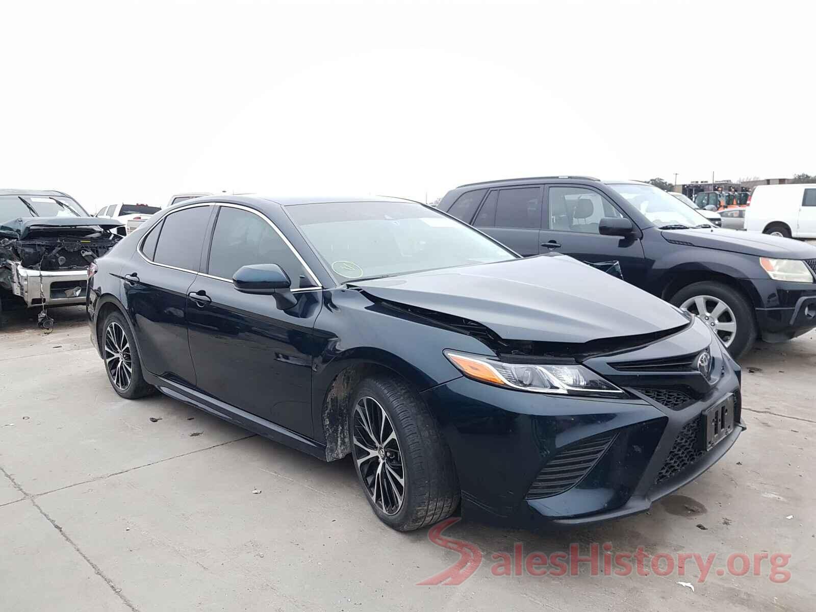 4T1B11HK7JU672810 2018 TOYOTA CAMRY