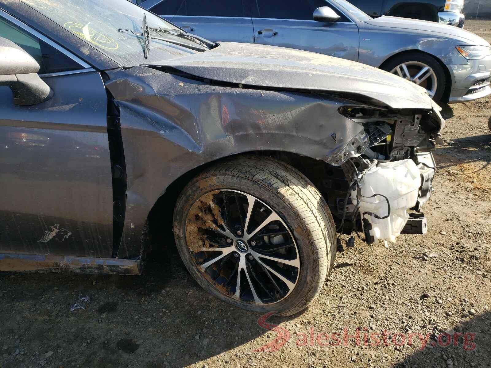 4T1B11HKXJU040464 2018 TOYOTA CAMRY