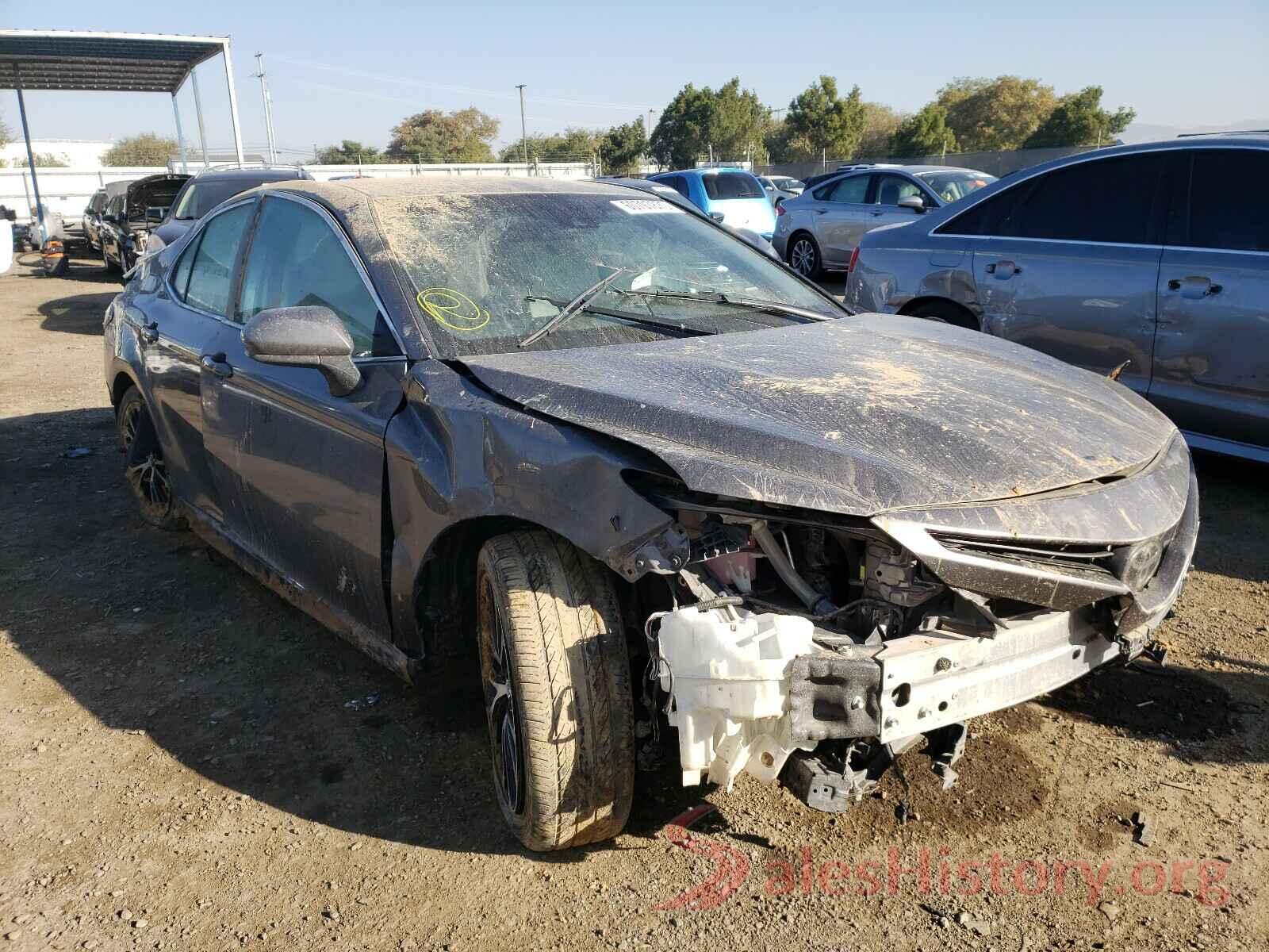 4T1B11HKXJU040464 2018 TOYOTA CAMRY