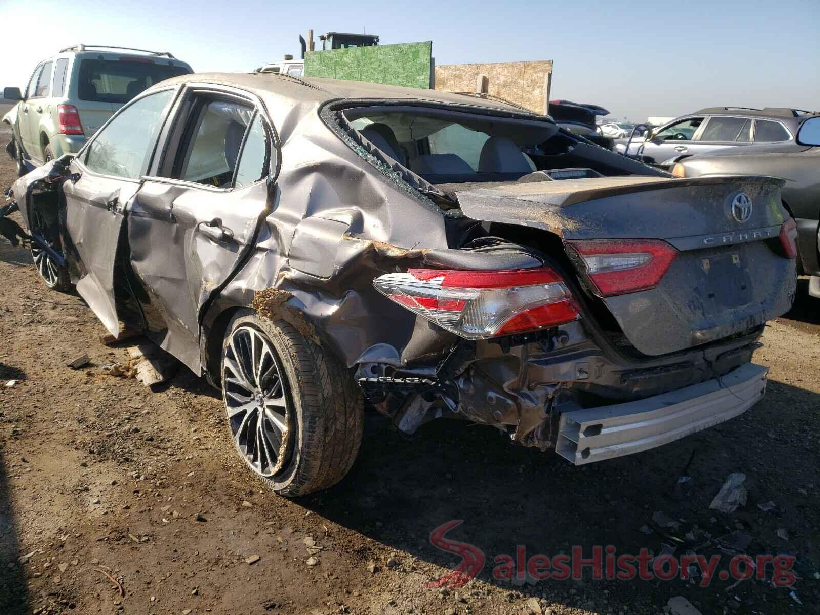 4T1B11HKXJU040464 2018 TOYOTA CAMRY