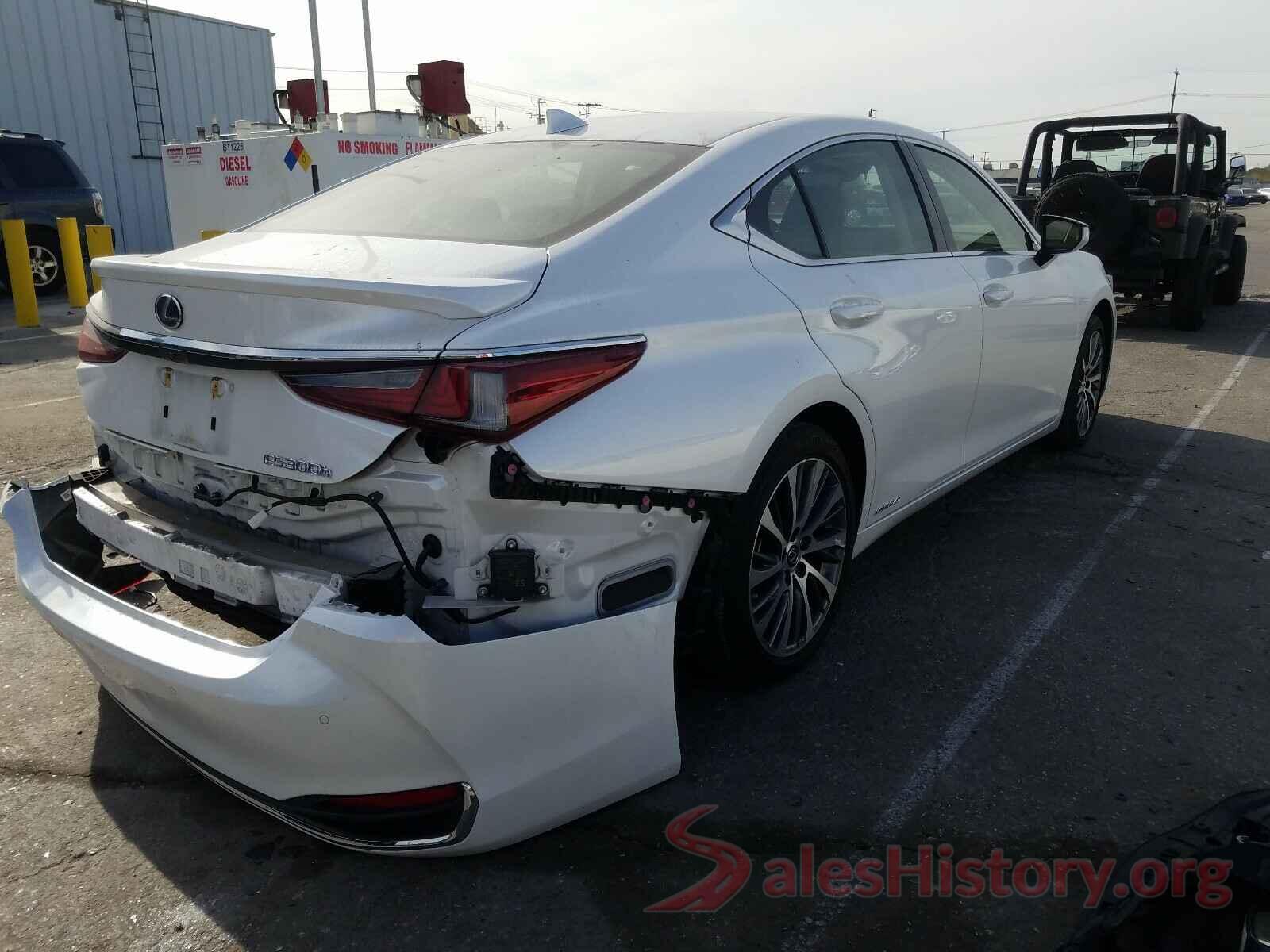 JTHB21B19K2027704 2019 LEXUS ES300