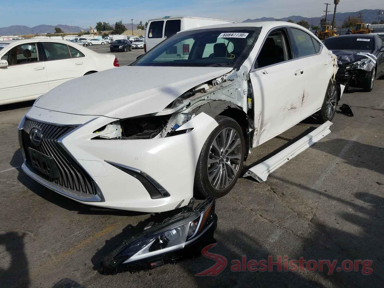 JTHB21B19K2027704 2019 LEXUS ES300