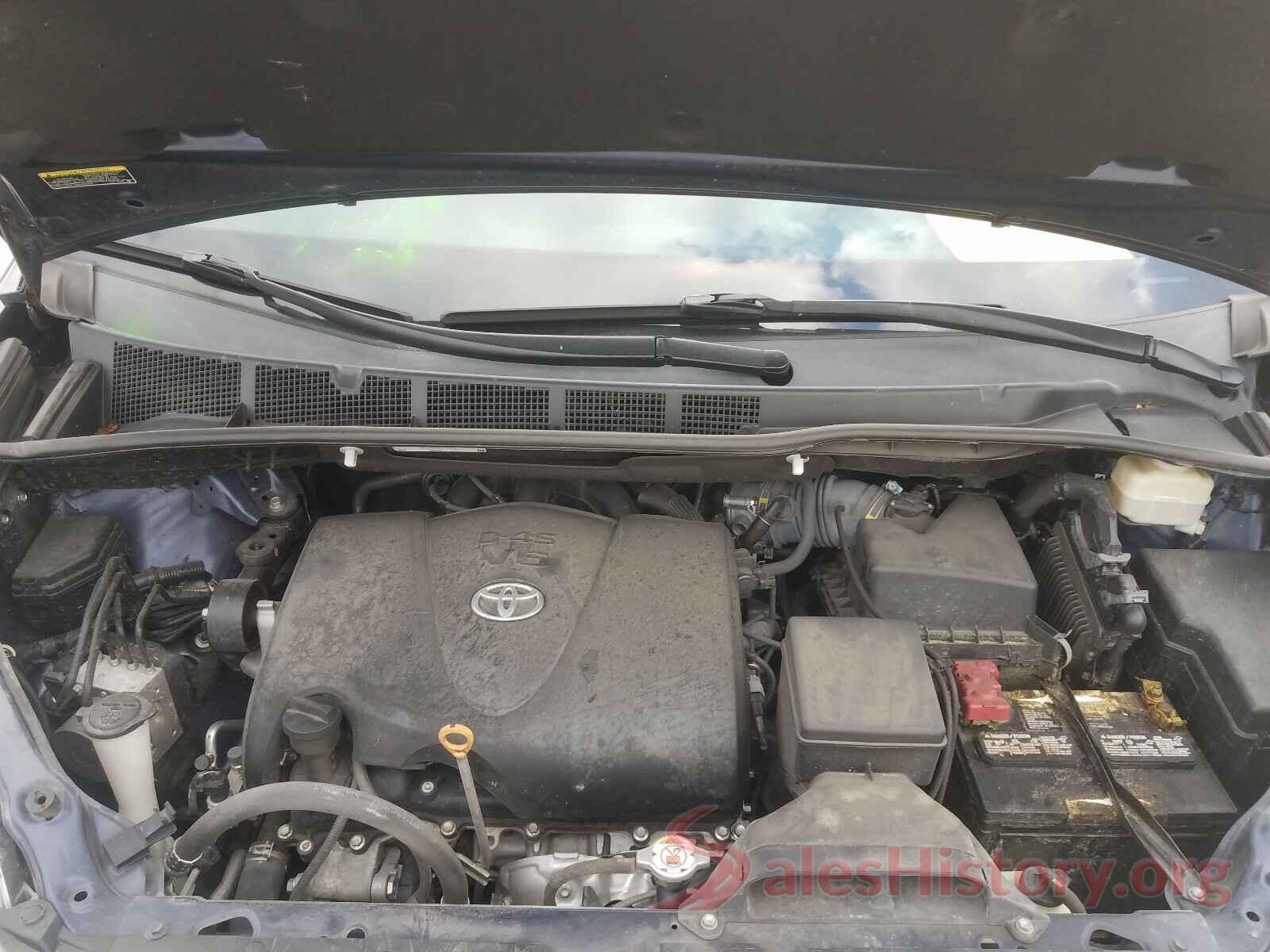 5TDKZ3DC5JS914750 2018 TOYOTA SIENNA