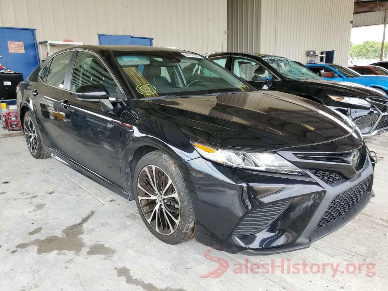 4T1B11HK2JU655929 2018 TOYOTA CAMRY