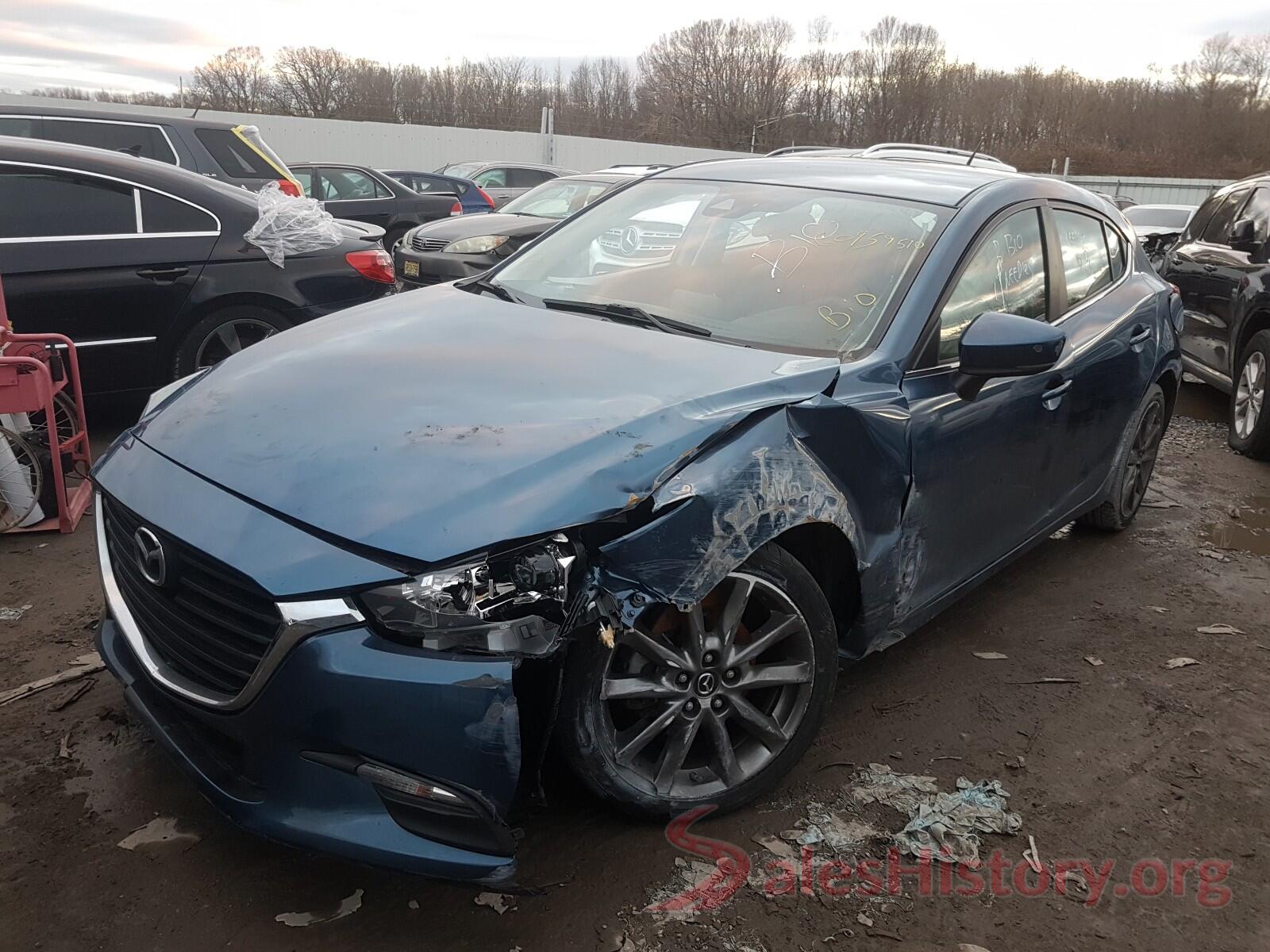 3MZBN1L30JM260917 2018 MAZDA 3