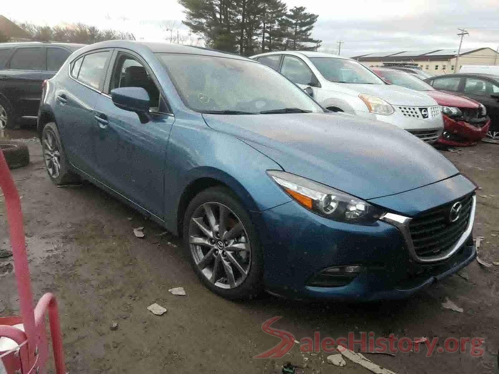 3MZBN1L30JM260917 2018 MAZDA 3