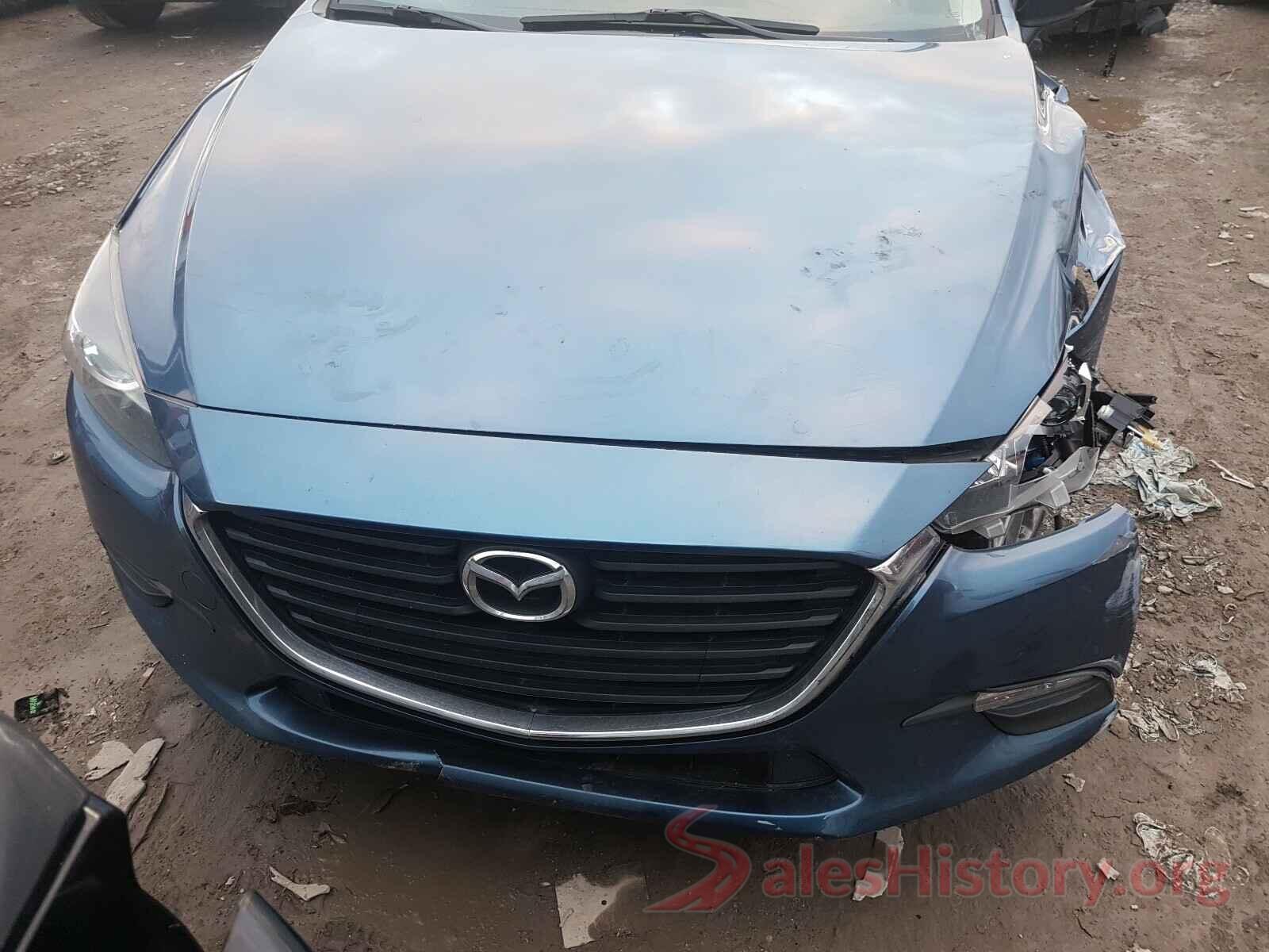 3MZBN1L30JM260917 2018 MAZDA 3