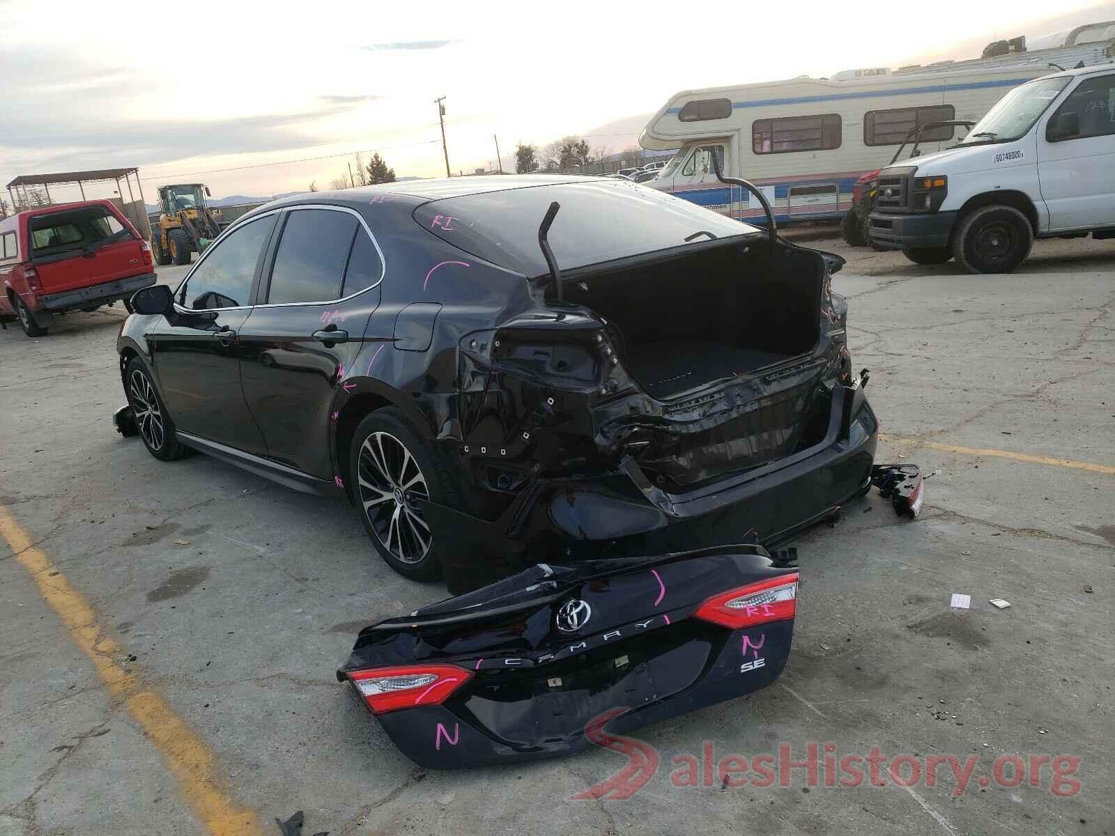 4T1B11HK2JU074236 2018 TOYOTA CAMRY