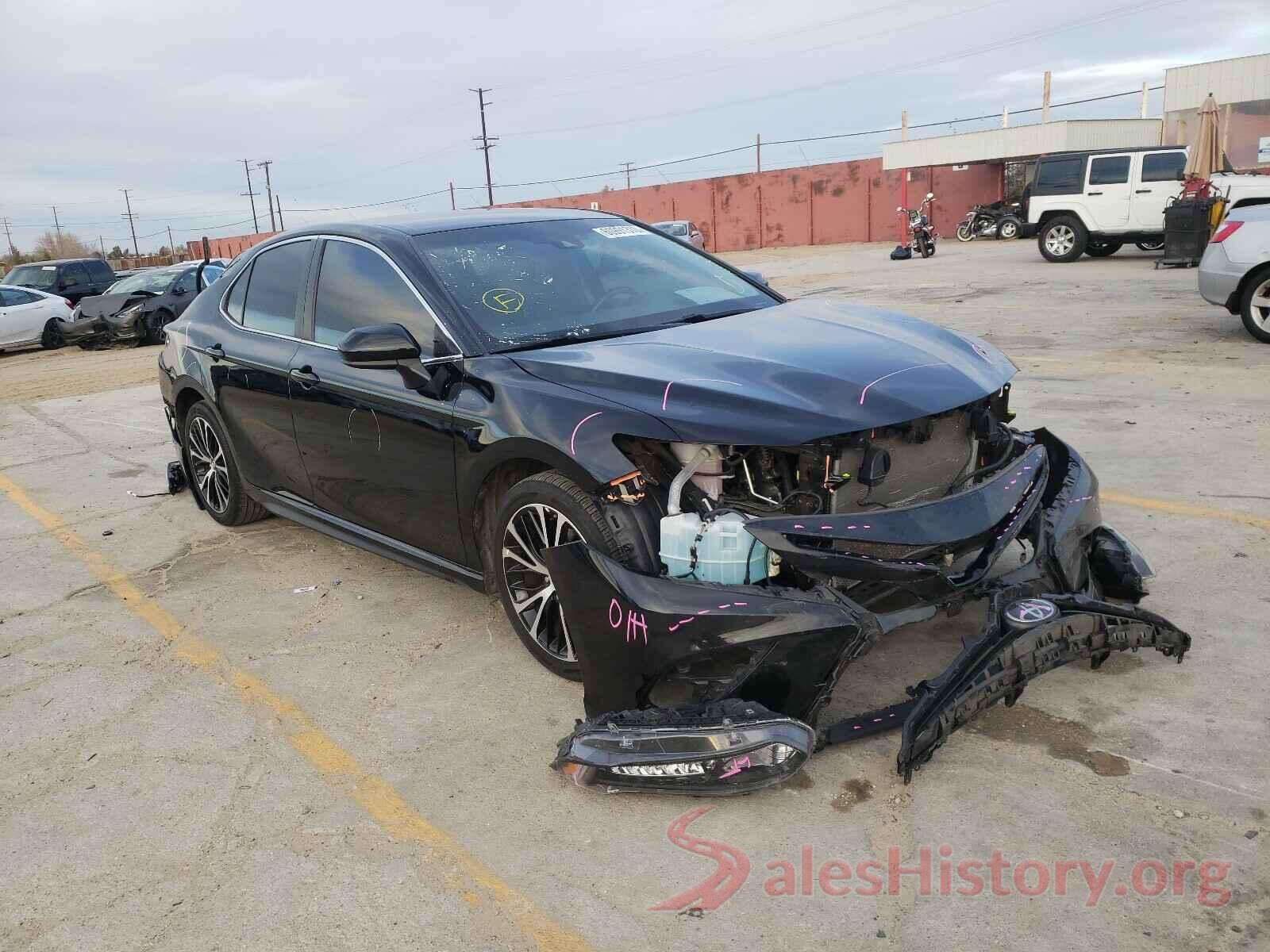 4T1B11HK2JU074236 2018 TOYOTA CAMRY