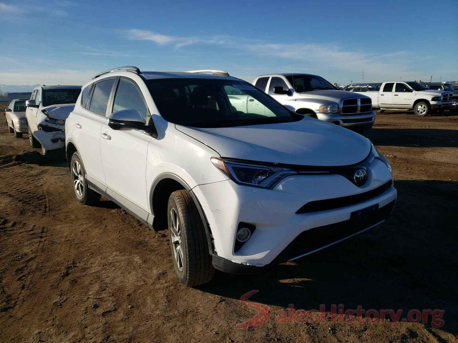 2T3RFREV9JW704225 2018 TOYOTA RAV4