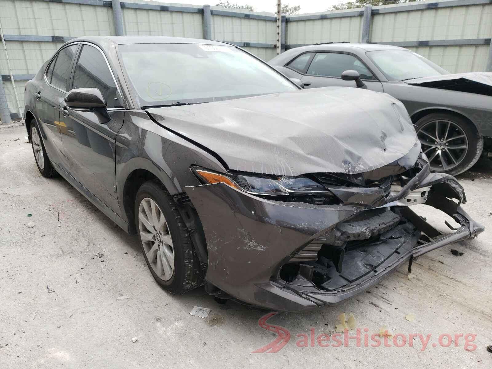 4T1B11HK8JU083359 2018 TOYOTA CAMRY