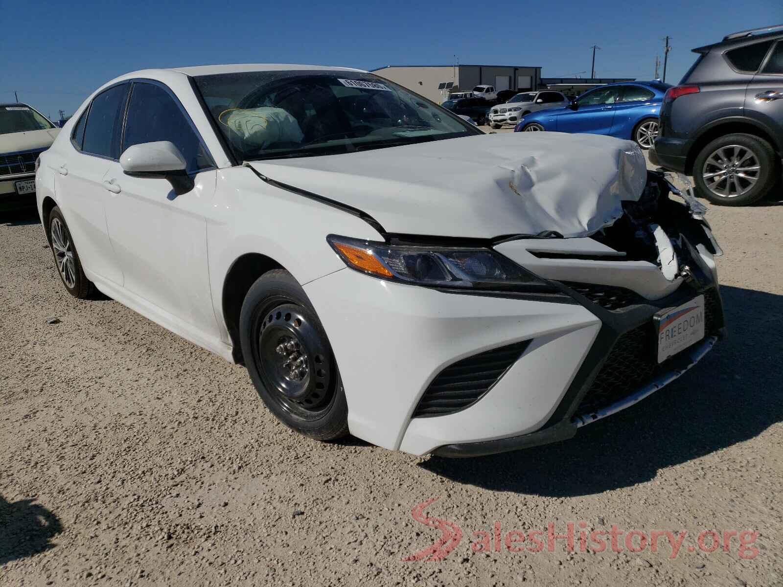 4T1B11HK8JU070045 2018 TOYOTA CAMRY