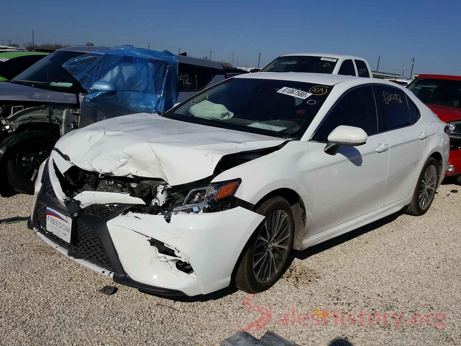 4T1B11HK8JU070045 2018 TOYOTA CAMRY