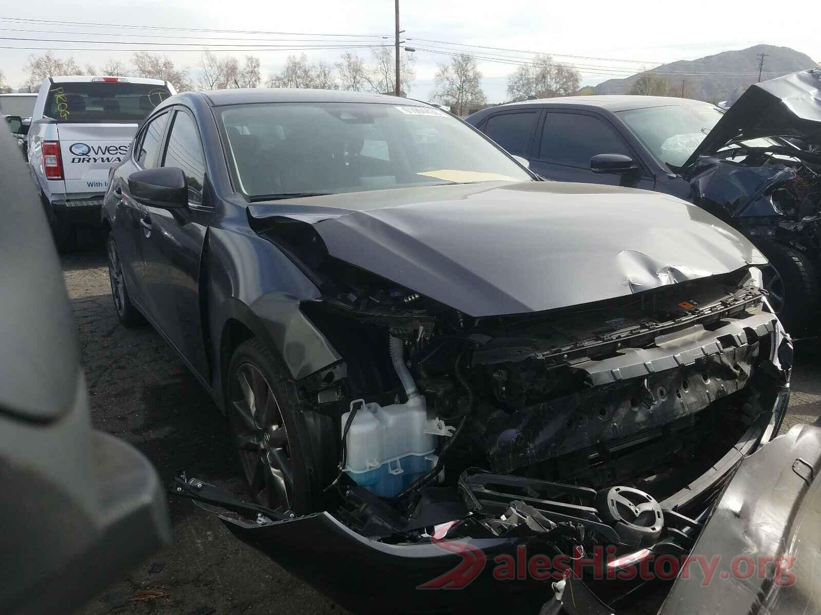 3MZBN1L37JM221452 2018 MAZDA 3