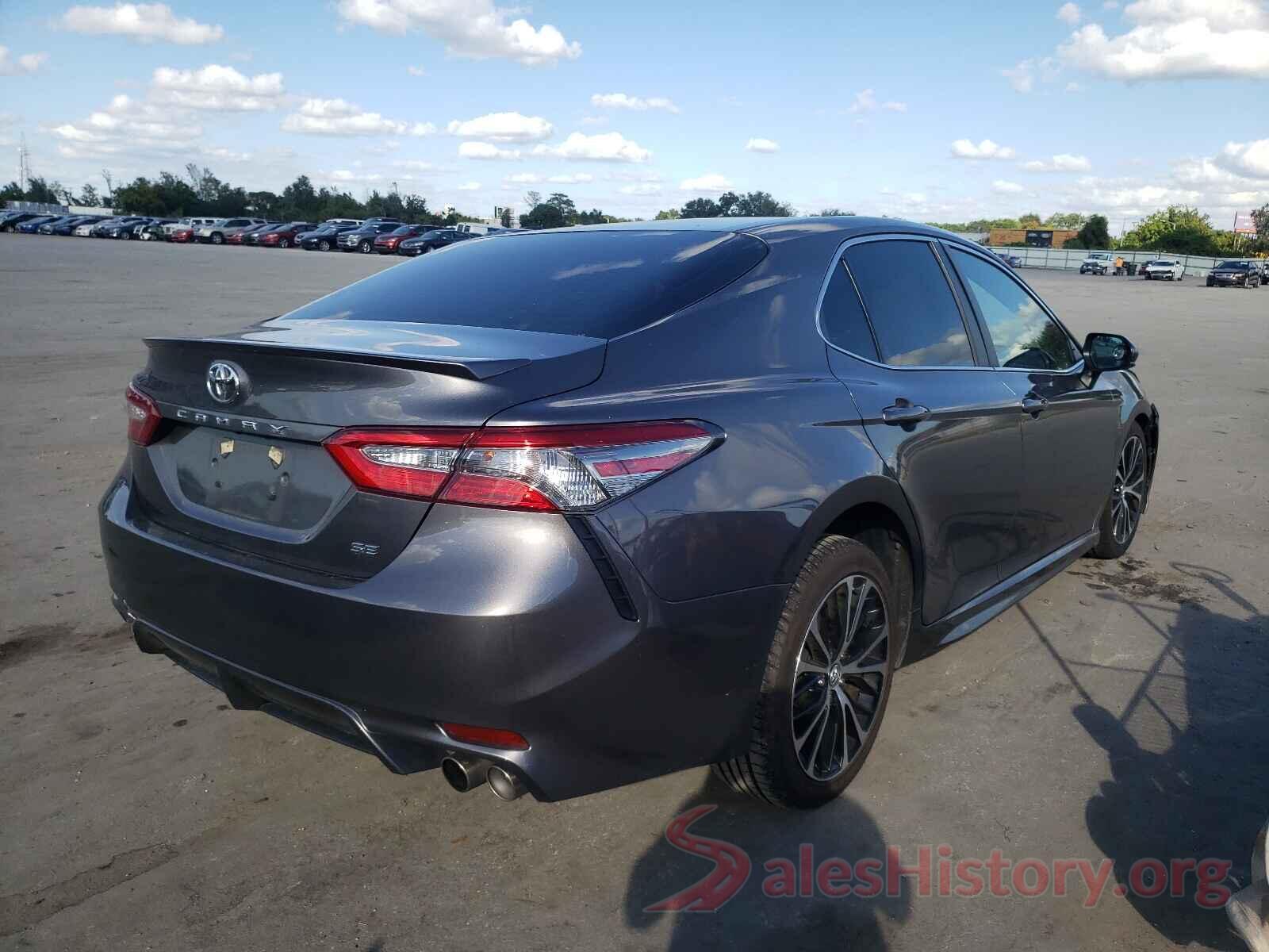 4T1B11HK6JU608211 2018 TOYOTA CAMRY