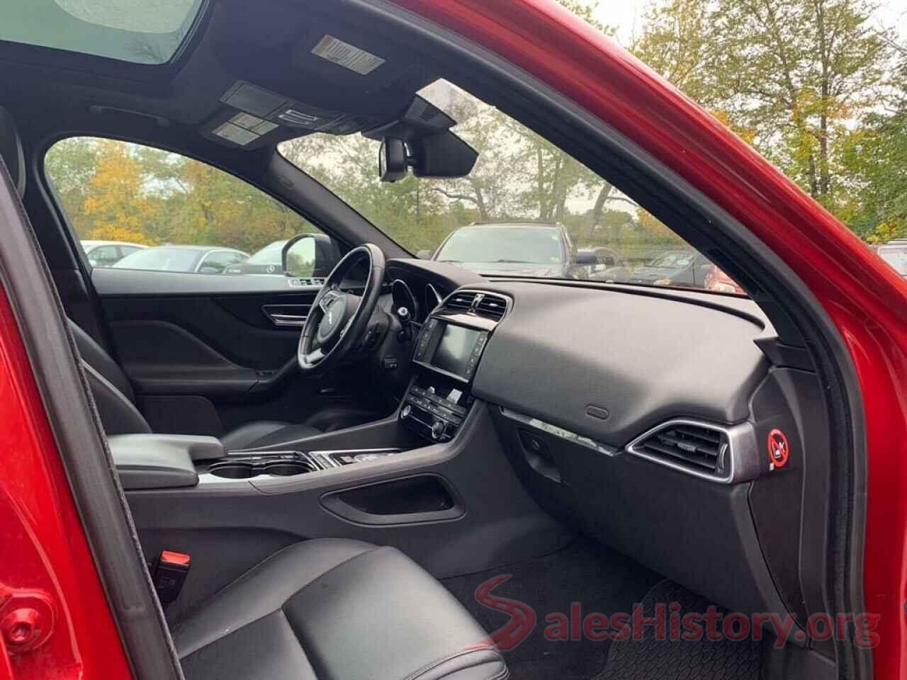 SADCJ2BV8HA488008 2017 JAGUAR F-PACE