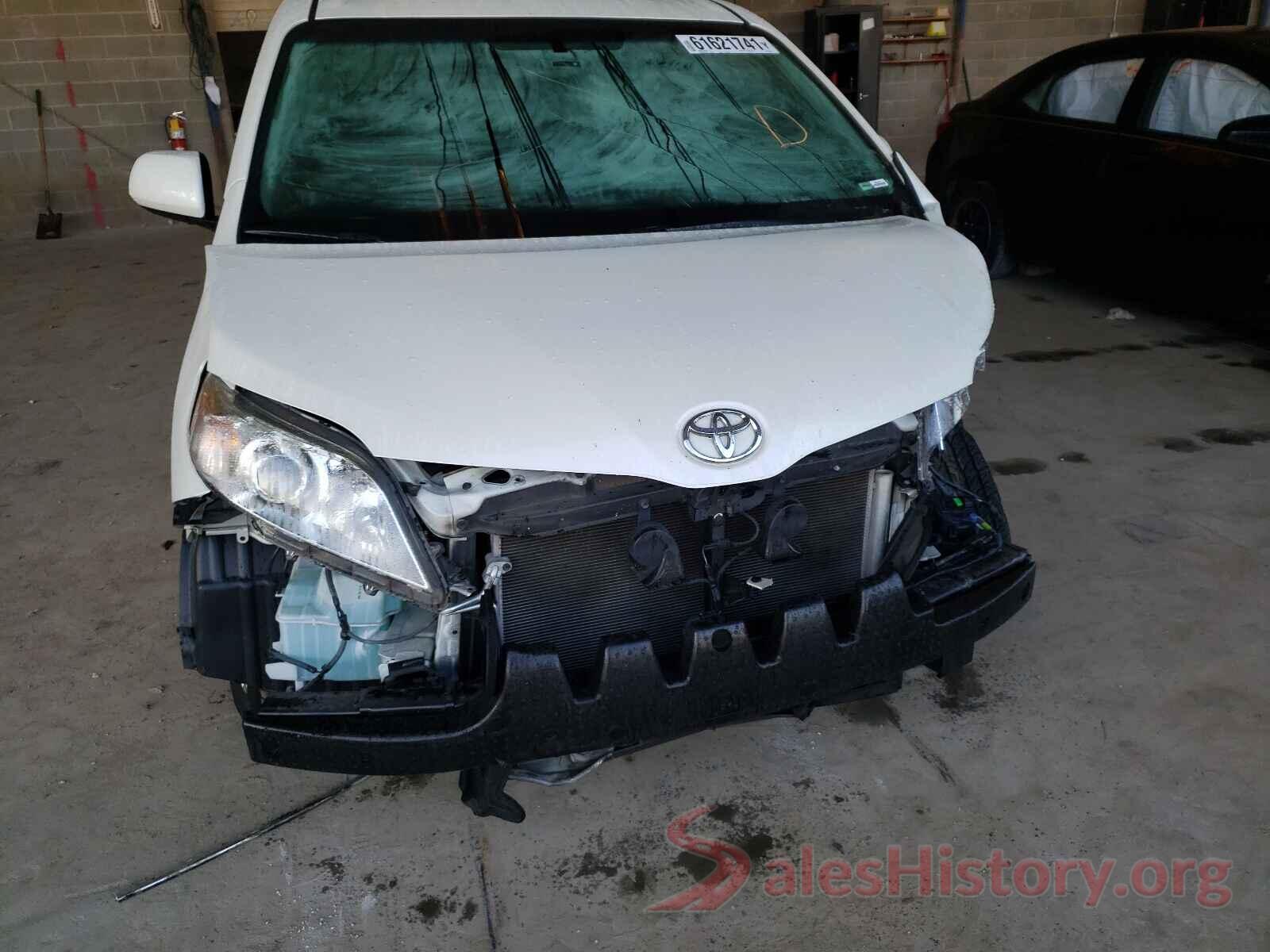 5TDYZ3DC1HS855135 2017 TOYOTA SIENNA