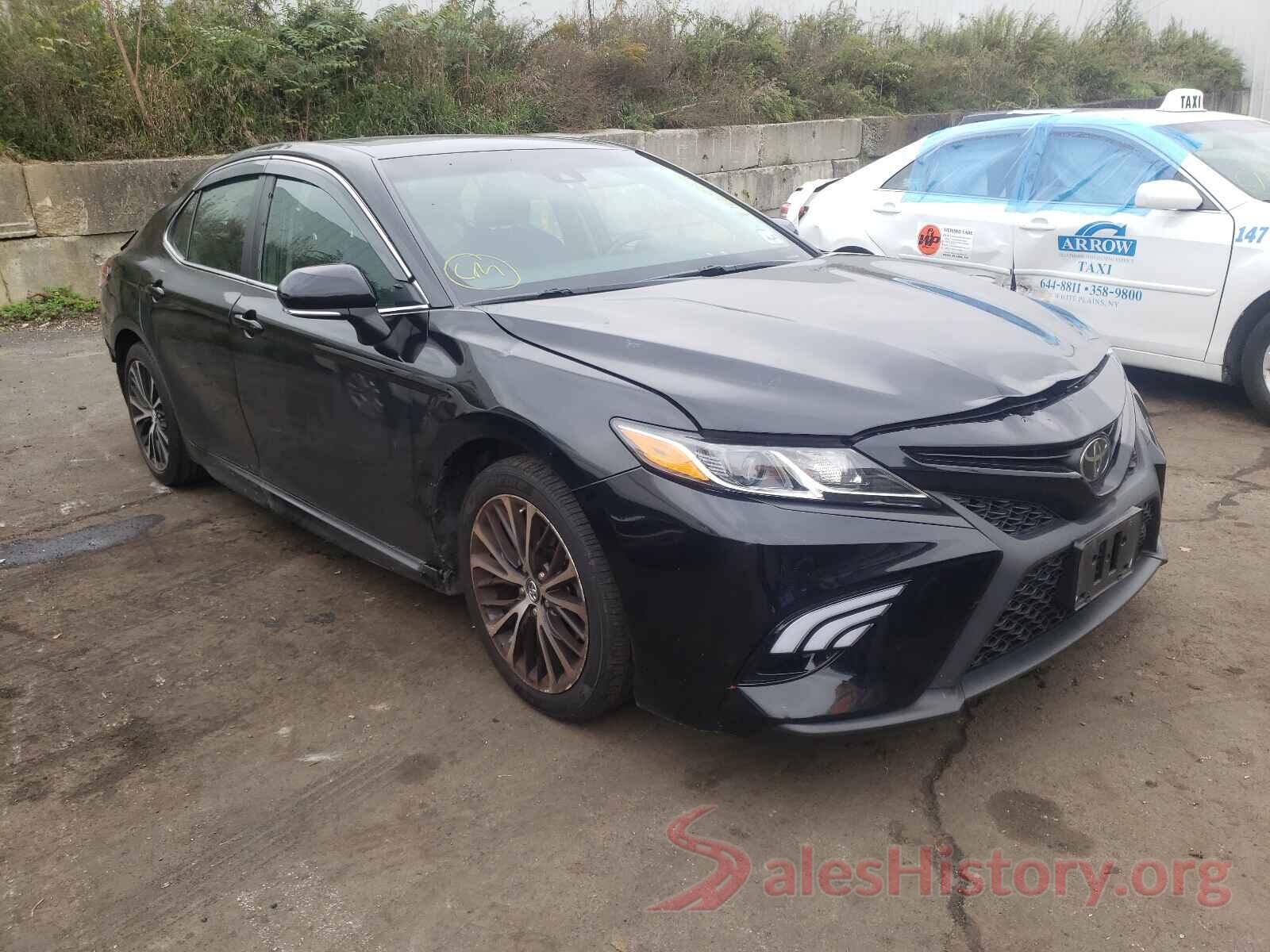 4T1B11HKXJU110481 2018 TOYOTA CAMRY