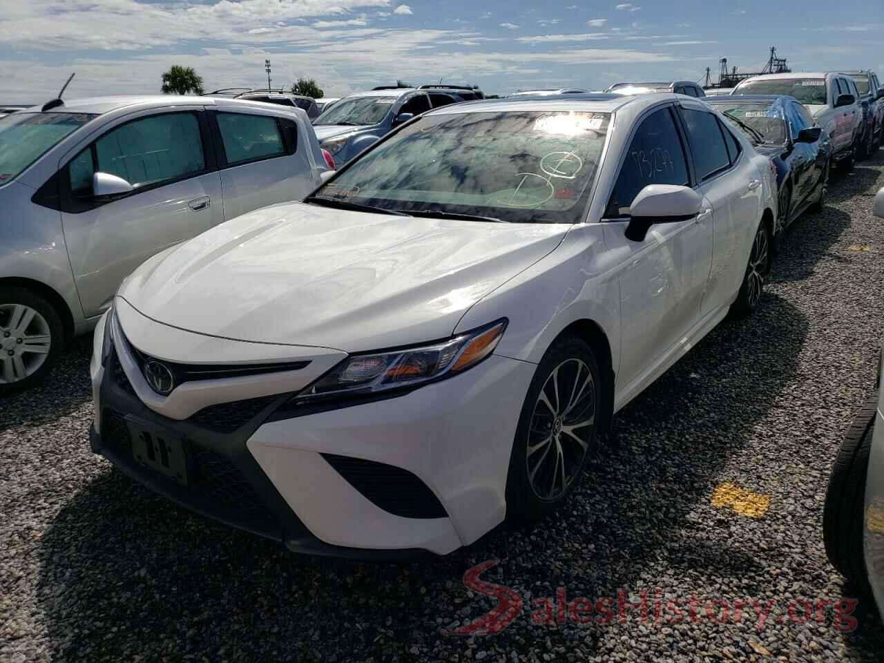 4T1B11HK1JU613235 2018 TOYOTA CAMRY