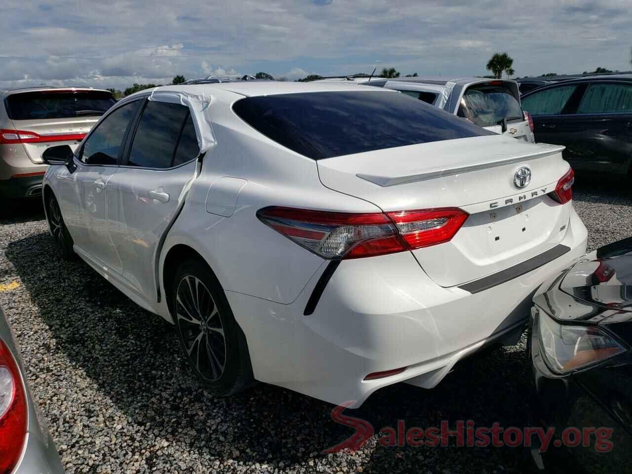 4T1B11HK1JU613235 2018 TOYOTA CAMRY